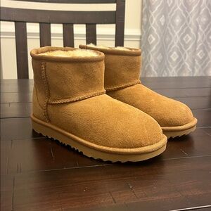 Ugg Australia Classic Mini II Boots Chestnut Kids Youth Girls Size 13